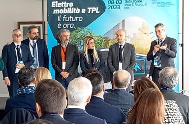 Maurodinoia: &laquo;Con bus elettrici il trasporto in Puglia &egrave; ecosostenibile&raquo;