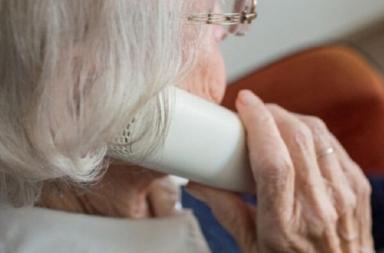 Si spaccia per carabiniere e tenta di truffare un'anziana: arrestati un uomo e una donna a Lucera Si spaccia per carabiniere e tenta di truffare un'anziana: arrestati un uomo e una donna a Lucera