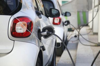 Puglia, ancora poche auto elettriche, ma aumentano le colonnine