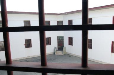 Carcere di Taranto, detenuto sferra un pugno ad un agente di polizia penitenziaria Carcere di Taranto, detenuto sferra un pugno ad un agente di polizia penitenziaria