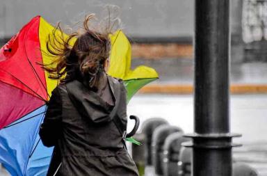 Maltempo in arrivo, scatta l’allerta gialla: venti di burrasca e mareggiate in tutta la Puglia Maltempo in arrivo, scatta l’allerta gialla: venti di burrasca e mareggiate in tutta la Puglia