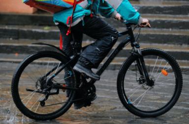 La rabbia dei rider di Taranto: &laquo;Pagati 3 euro a consegna, fino a 40 km al giorno&raquo;