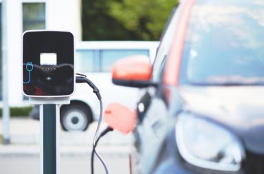 Anche a Bari tutti pazzi per le auto elettriche: esauriti in un giorno gli incentivi per i nuovi veicoli