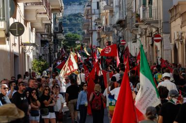 Fasano, corteo No G7 si chiude senza incidenti: ora interventi nel parco