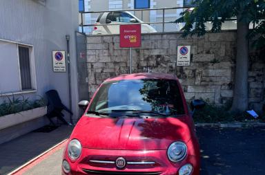Car sharing, le 500 rosse di Enjoy arrivano anche in Puglia: ecco dove noleggiarle