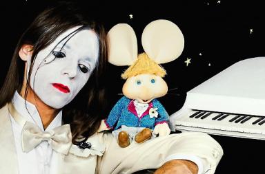 Il duetto di Lucio Corsi con Topo Gigio &egrave; un chiaro omaggio al pugliese Domenico Modugno: ecco perch&eacute;