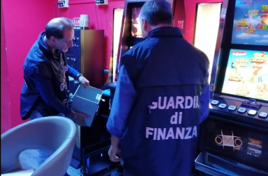 I re delle «slot» del Basso Salento salvati dalla prescrizione. Ma i De Lorenzis non favorirono la Scu I re delle «slot» del Basso Salento salvati dalla prescrizione. Ma i De Lorenzis non favorirono la Scu