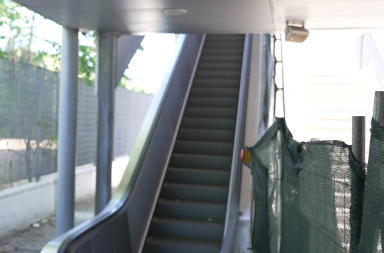 GAZZETTA TV C'&egrave; la scala mobile ma si va a piedi: a Bari lo scandalo della fermata del Policlinico 