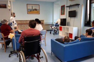 «Gli Oss nelle residenze per anziani al posto degli infermieri», il sindacato fa ricorso al Tar: a rischio la qualità dell'assistenza «Gli Oss nelle residenze per anziani al posto degli infermieri», il sindacato fa ricorso al Tar: a rischio la qualità dell'assistenza