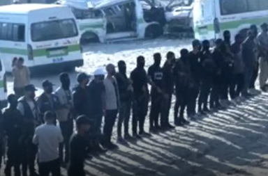 Hamas rilascia gli ostaggi: la Croce Rossa arrivata al punto di raccolta a Gaza, Trump in Medio Oriente