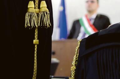 Taranto, «l'anziano è morto per abbandono della badante»: chiesta condanna a 3 anni e 6 mesi Taranto, «l'anziano è morto per abbandono della badante»: chiesta condanna a 3 anni e 6 mesi