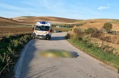 Ascoli Satriano, uomo travolto da un trattore mentre cammina a piedi sulla provinciale: morto sul colpo Ascoli Satriano, uomo travolto da un trattore mentre cammina a piedi sulla provinciale: morto sul colpo