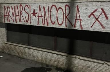 Quartiere Ferrovia a Foggia, sui muri appaiono stelle a 5 punte e scritte contro le forze dell'ordine Quartiere Ferrovia a Foggia, sui muri appaiono stelle a 5 punte e scritte contro le forze dell'ordine