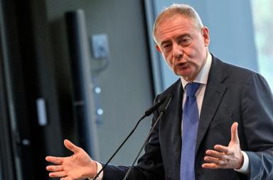 Urso in audizione in Senato: «Ipotesi ingresso dello Stato nell'ex Ilva? Piuttosto realistica» Urso in audizione in Senato: «Ipotesi ingresso dello Stato nell'ex Ilva? Piuttosto realistica»