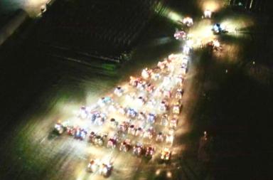 Nel Potentino i trattori &laquo;accendono&raquo; un albero di Natale speciale