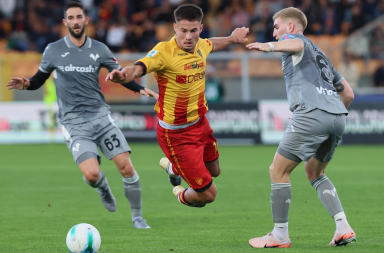 Una tegola sul Lecce, Berisha finisce ko: &laquo;Lesione al retto femorale della coscia destra&raquo;