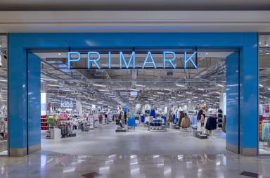 A Casamassima il sit-in dei lavoratori Primark: &laquo;Negato anche il tempo per bere l&rsquo;acqua&raquo;