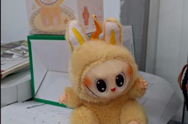 Sequestrati 27mila Labubu contraffatti nel Tarantino: controlli a tappetto della Guardia di Finanza