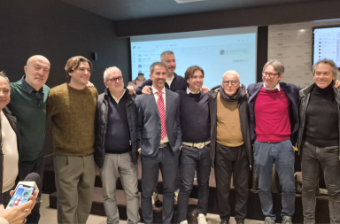 L&rsquo;&laquo;abbraccio&raquo; a Protti. La &laquo;Bari 93&raquo; fa subito gol