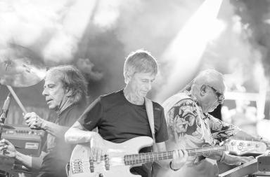 A San Severo e a Taranto la musica di Pino Daniele rivive a teatro con &laquo;Nero a met&agrave; experience&raquo;