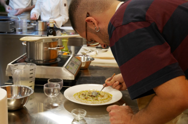 I dieci anni della scuola di cucina Ulisse, tra inclusione e crescita condivisa