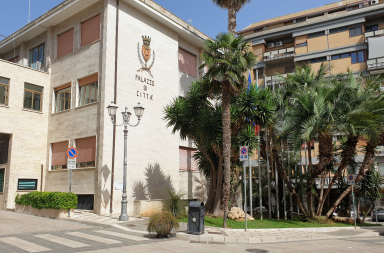 Brindisi, clima avvelenato in municipio: «Alcuni vigili sono stati assunti per conoscenza» Brindisi, clima avvelenato in municipio: «Alcuni vigili sono stati assunti per conoscenza»