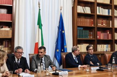 Brindisi, contro il caporalato una Carta dei diritti in italiano, inglese, arabo e albanese Brindisi, contro il caporalato una Carta dei diritti in italiano, inglese, arabo e albanese
