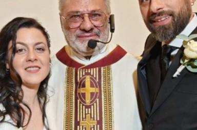 Dal Salento al Messico, da commercialista con famiglia a sacerdote: ecco chi è Don Carlo dei Lazzaretti il prete leccese che ha celebrato le nozze del figlio Dal Salento al Messico, da commercialista con famiglia a sacerdote: ecco chi è Don Carlo dei Lazzaretti il prete leccese che ha celebrato le nozze del figlio