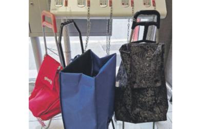 Scatta l'allarme tra le signore di Bari: &laquo;I carrellini della spesa...vanno a ruba&raquo;