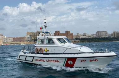 Marittimo sviene a bordo di un peschereccio: soccorso nella notte dalla Guardia Costiera al largo di Chiatona