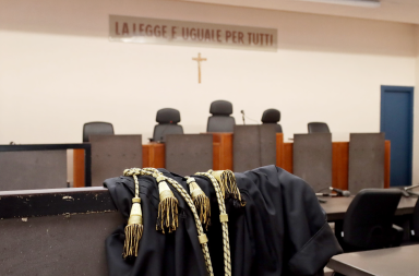 Taranto, segregata in un casolare perch&eacute; rifiutava di prostituirsi: 19enne gambiano a processo