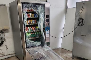 Lecce, vandali all'istituto Fermi: aule, laboratori e vetri danneggiati. Sospese le lezioni