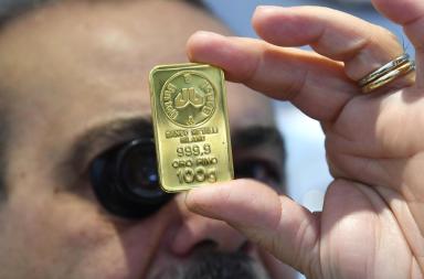 Porto Cesareo, 57enne getta per sbaglio 20 lingotti d'oro nella spazzatura: ritrovati in discarica