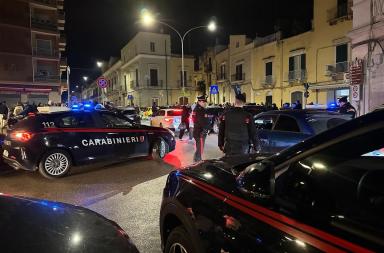Blitz contro lo spaccio nel centro storico di Bitonto, due arresti: smantellate le telecamere del clan