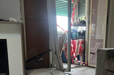 Brindisi, crolla parete in una casa popolare abitata da una famiglia di 7 persone: ferito il padre 47enne Brindisi, crolla parete in una casa popolare abitata da una famiglia di 7 persone: ferito il padre 47enne