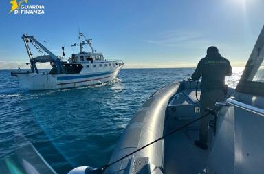 Bari, pesca a strascico: sequestrati 100 chili di pescato e multe fino a multe fino a 30mila euro