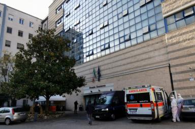 Barletta, donna di 47 anni investita da un’auto mentre attraversava sulle strisce: è grave Barletta, donna di 47 anni investita da un’auto mentre attraversava sulle strisce: è grave