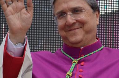 Il vescovo pugliese all'assemblea dei magistrati di sinistra: «Parlerò di Costituzione, non mi schiero per il referendum» Il vescovo pugliese all'assemblea dei magistrati di sinistra: «Parlerò di Costituzione, non mi schiero per il referendum»