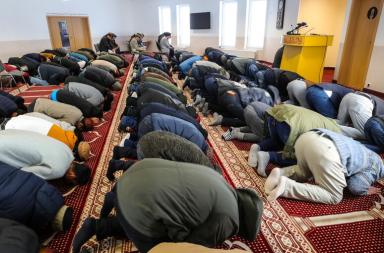 Foggia, la proposta per far nascere una moschea pubblica: un progetto per 10mila musulmani di 32 Paesi Foggia, la proposta per far nascere una moschea pubblica: un progetto per 10mila musulmani di 32 Paesi