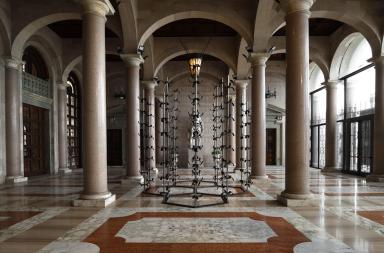 Bari, il lavoro invisibile delle braccianti agricole in monumento di ceramica e ferro