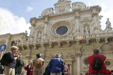 Lecce, via ai rincari della tassa di soggiorno: dai 5 euro a notte per i 5 Stelle ai 3 euro per i B&b