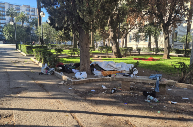 Bari, piazza Umberto è un «Far West»: spaccio, risse, bivacchi e sporcizia Bari, piazza Umberto è un «Far West»: spaccio, risse, bivacchi e sporcizia