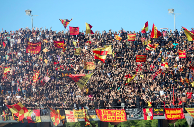 Lecce -Cremonese finisce 2 a 1: allo Stadio del Mare il boato dei tifosi per una partita al fulmicotone Lecce -Cremonese finisce 2 a 1: allo Stadio del Mare il boato dei tifosi per una partita al fulmicotone