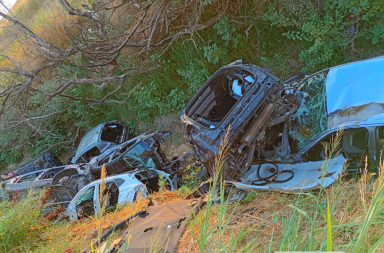 Brindisi, cimitero di auto cannibalizzate nelle campagne di Sant’Elia Brindisi, cimitero di auto cannibalizzate nelle campagne di Sant’Elia