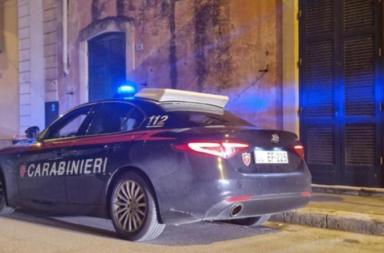 San Cesario di Lecce, sorpresi nel parcheggio del centro commerciale a rubare un'auto: 45enne bloccato dopo la fuga