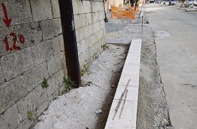 Lecce, proseguono i cantieri in citt&agrave;. Ma su viale Foscolo &egrave; polemica sui marciapiedi