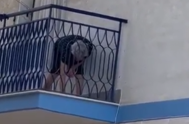 Sul balcone di casa «allestisce» lo scoglio per arricciare il polpo: il video virale nel nome del barese Doc Sul balcone di casa «allestisce» lo scoglio per arricciare il polpo: il video virale nel nome del barese Doc