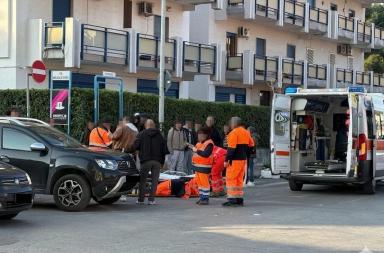 Taranto, operatore ecologico viene investito mentre &egrave; al lavoro: &egrave; ferito