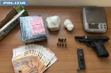 Melfi, trovano armi e 150 grammi di droga nella sua &laquo;base operativa&raquo;: arrestato pregiudicato