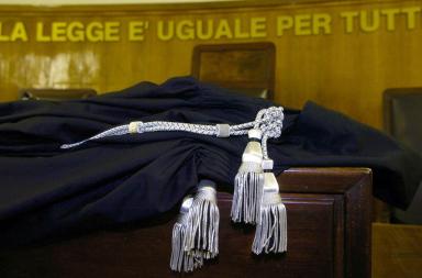 SCHEDA Le tesi di chi vota No: «A rischio l'indipendenza dei magistrati, comanderà il governo» SCHEDA Le tesi di chi vota No: «A rischio l'indipendenza dei magistrati, comanderà il governo»